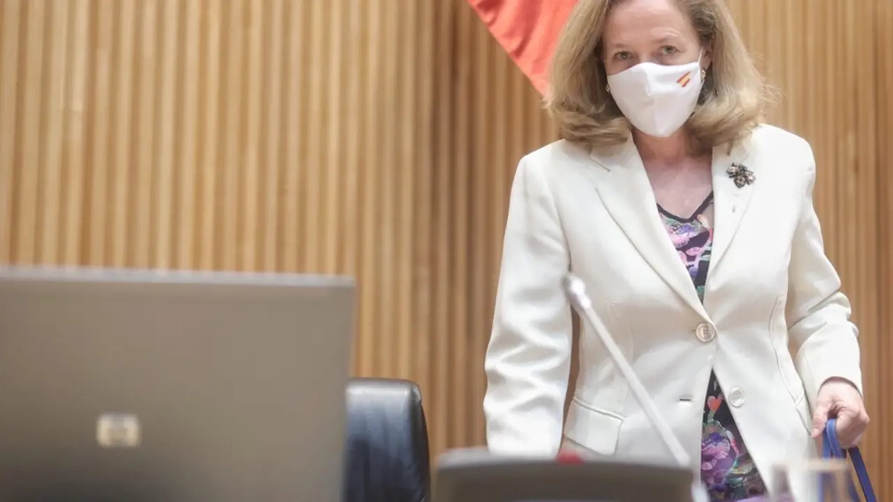 Archivo - La vicepresidenta segunda del Gobierno y ministra de Asuntos Econ&oacute;micos y Transformaci&oacute;n Digital, Nadia Calvi&ntilde;o, a su llegada a la Comisi&oacute;n Mixta para la Uni&oacute;n Europea en el Congreso, a 22 de junio de 2021, en Madrid, (Espa&ntilde;a). Durante la sesi&oacute;n