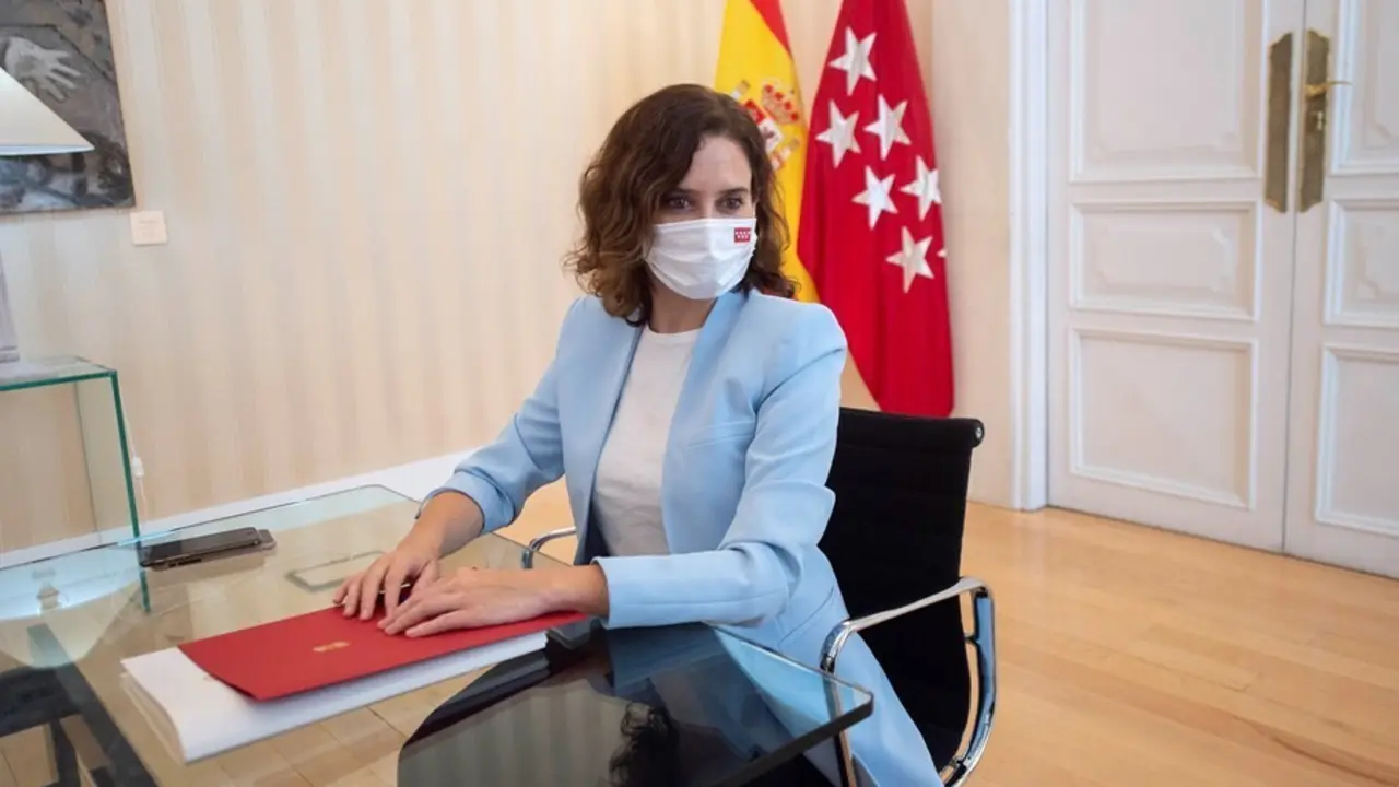 La presidenta de la Comunidad de Madrid, Isabel D&iacute;az Ayuso, en la sede del Gobierno regional, a 6 de septiembre de 2021, en Madrid, (Espa&ntilde;a). La presidenta madrile&ntilde;a mantiene este lunes una nueva ronda de reuniones con los portavoces parlamentarios de la 
