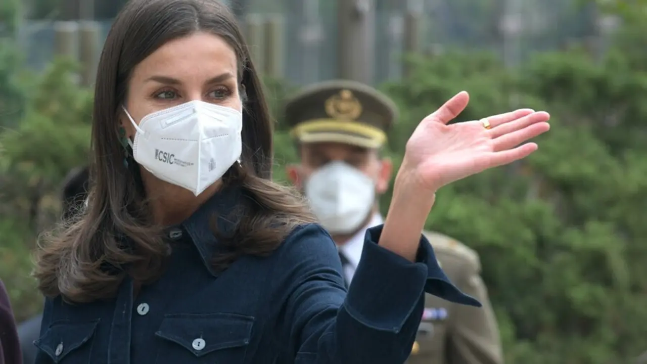 Archivo - La Reina Letizia a la llegada al acto de presentaci&oacute;n del informe &ldquo;Grupo de trabajo sobre el papel de la mujer en la internacionalizaci&oacute;n de la econom&iacute;a espa&ntilde;ola&rdquo;, en Madrid (Espa&ntilde;a), a 16 de abril de 2021.