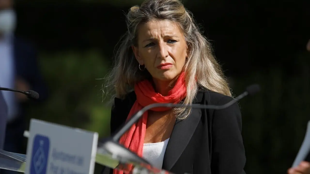 La vicepresidenta segunda y ministra de Trabajo y Econom&iacute;a Social, Yolanda D&iacute;az, durante su visita al espacio protegido de la Ricarda, en El Prat de Llobregat, a 9 de septiembre de 2021, en Barcelona, Catalu&ntilde;a (Espa&ntilde;a). 
