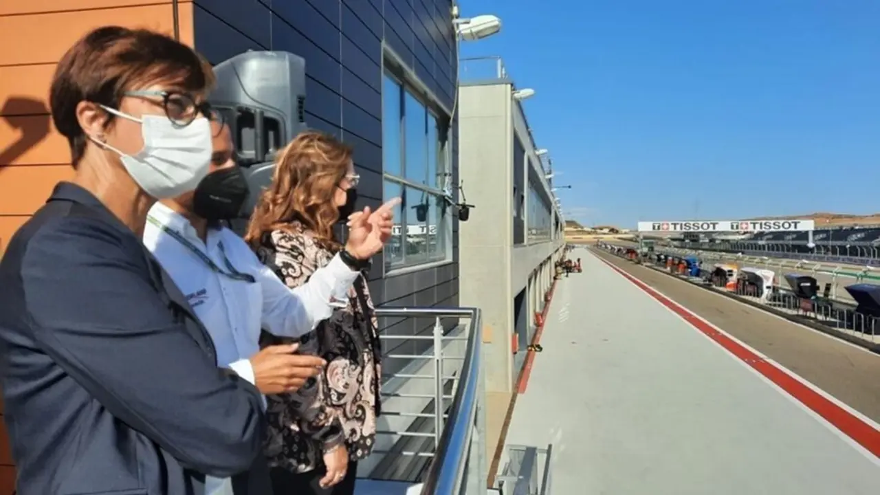 La directora general de la Guardia Civil, Mar&iacute;a G&aacute;mez, en la visita al circuito de Alca&ntilde;iz para preparar el dispositivo de seguridad del  Gran Premio de Moto GP de Arag&oacute;n.