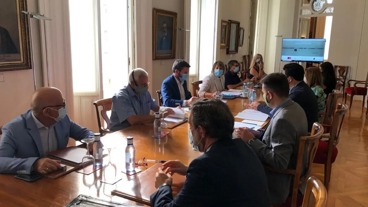 El consejero de Agua, Agricultura, Ganader&iacute;a, Pesca y Medio Ambiente, Antonio Luengo, preside la reuni&oacute;n del Foro Interadministrativo del Mar Menor en el Ayuntamiento de Cartagena