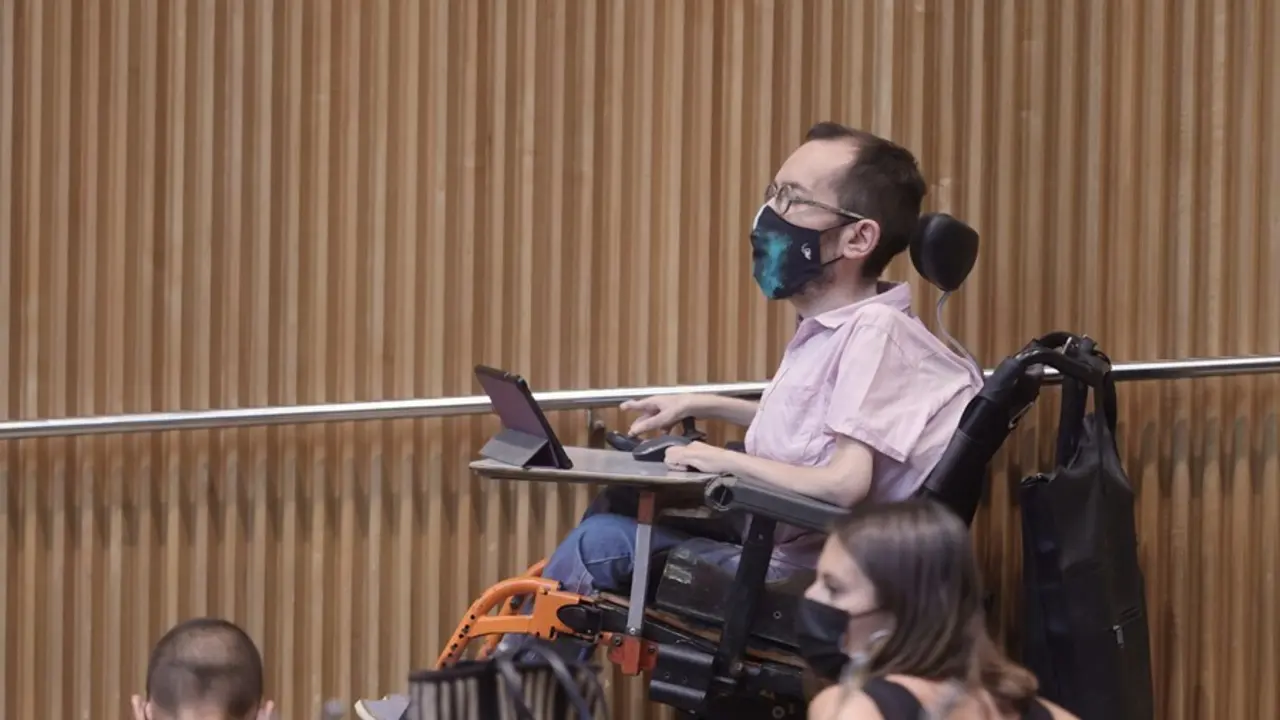 Archivo - El portavoz de Unidas Podemos en el Congreso, Pablo Echenique, asiste a una reuni&oacute;n del grupo parlamentario confederal de Unidas Podemos, Galicia en Com&uacute;n, en el Congreso de los Diputados, a 20 de julio de 2021, en Madrid (Espa&ntilde;a). 