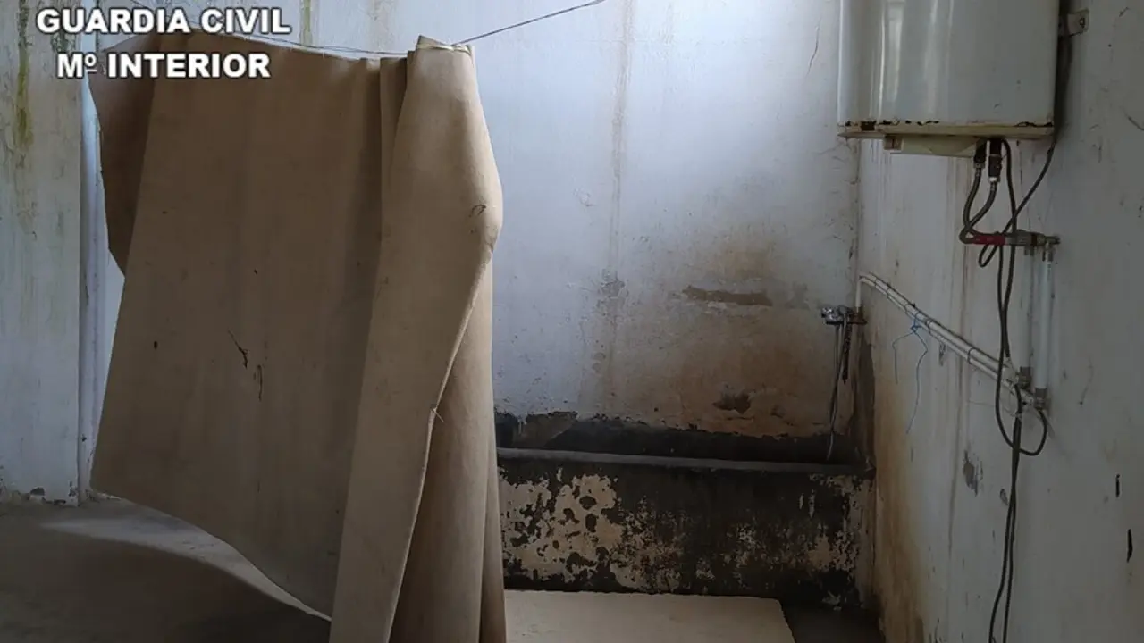 Nave donde viv&iacute;an 25 personas en p&eacute;simas condiciones en Santa Cruz de la Zarza.