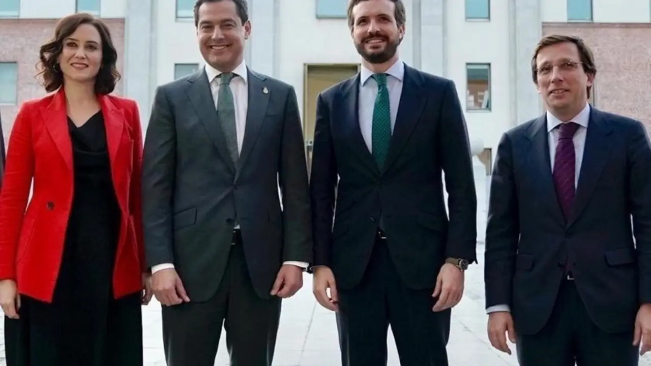 Archivo - La presidenta de la Comunidad de Madrid, Isabel Ayuso, el presidente de la Junta de Andaluc&iacute;a, Juanma Moreno, el presidente del PP, Pablo Casado, y el alcalde de Madrid, Jos&eacute; Luis Mart&iacute;nez Almeida, en el D&iacute;a de Andaluc&iacute;a en Madrid (Foto de archi