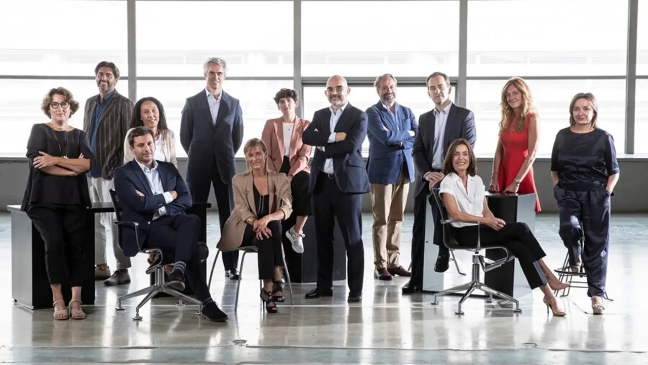 Archivo - Los miembros del comit&eacute; de direcci&oacute;n de PRISA Media y los directores de medios del grupo