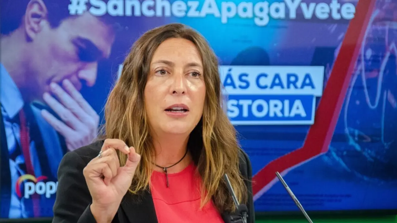 La secretaria general del PP-A, Loles L&oacute;pez, este lunes en rueda de prensa.