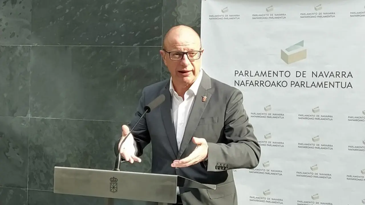 Archivo - Carlos Gimeno, consejero de Educaci&oacute;n del Gobierno de Navarra