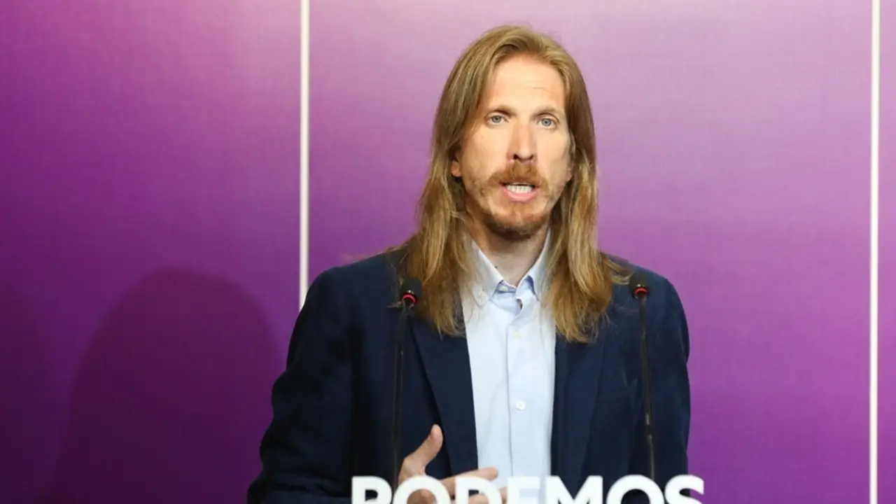 El coportavoz de Podemos y coordinador de la formaci&oacute;n en Castilla y Le&oacute;n, Pablo Fern&aacute;ndez, ofrece una rueda de prensa en la sede del partido, a 13 de septiembre de 2021, en Madrid (Espa&ntilde;a). Durante su comparecencia han anunciado que Podemos presentar&aacute; un