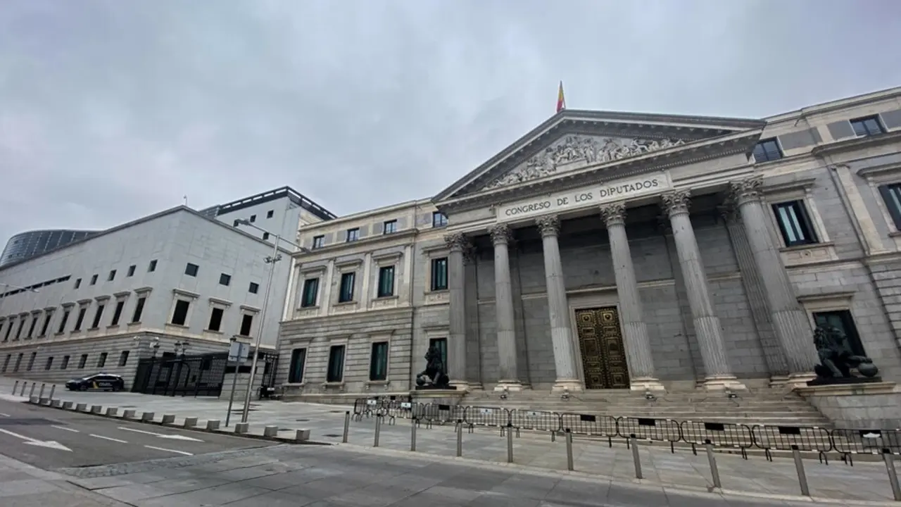 Archivo - Fachada del Congreso de los Diputados.