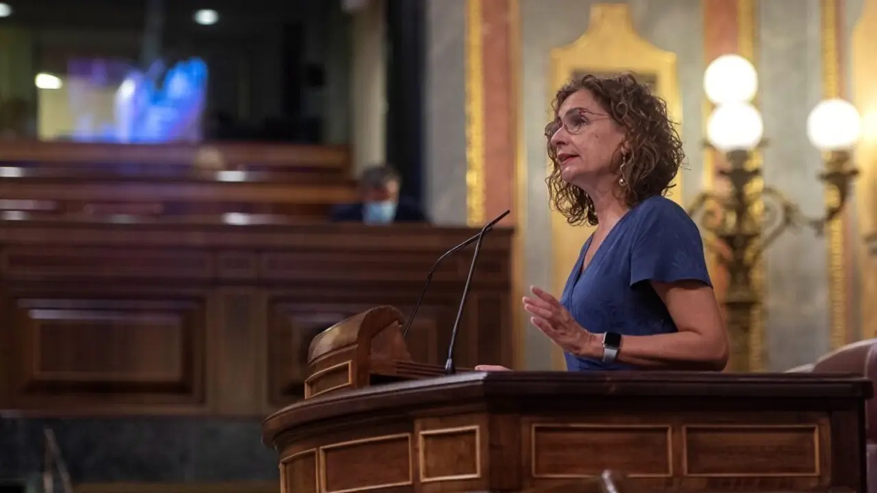 La ministra de Hacienda y Funci&oacute;n P&uacute;blica, Mar&iacute;a Jes&uacute;s Montero, durante una sesi&oacute;n plenaria en el Congreso 
