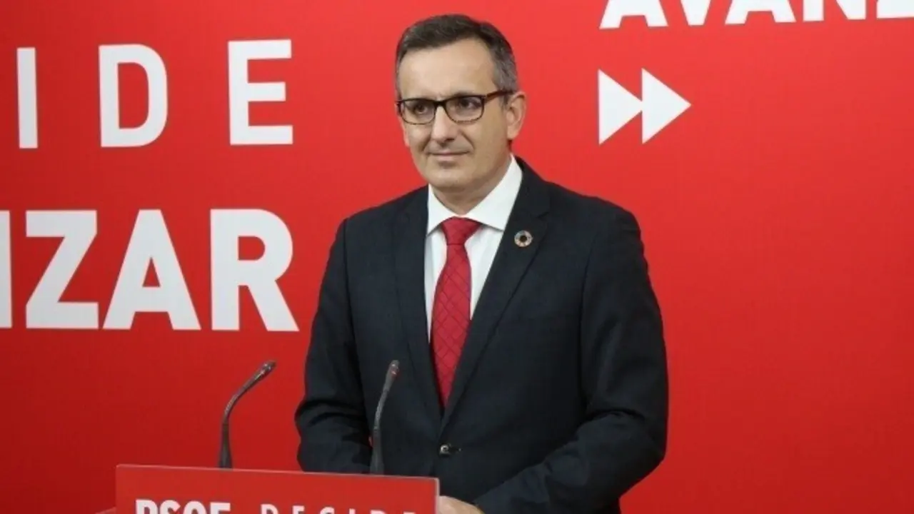 Archivo - El secretario general del PSRM-PSOE, Diego Conesa