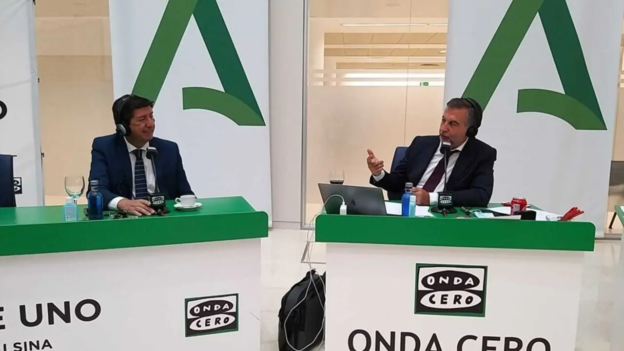 El vicepresidente de la Junta y consejero, Juan Mar&iacute;n, este martes durante su entrevista en Onda Cero con Carlos Alsina.