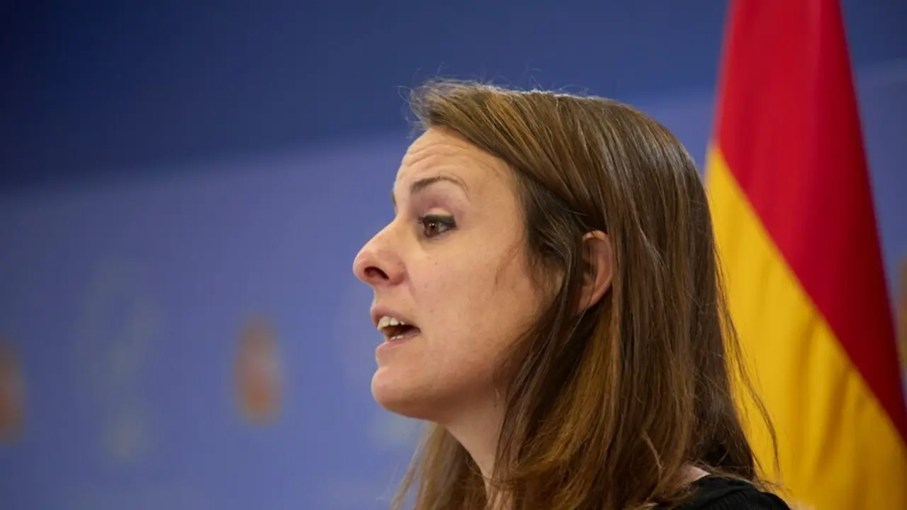 Archivo - La diputada de la CUP en el Congreso, Mireia Veh&iacute;, interviene en una rueda de prensa anterior a una Junta de Portavoces
