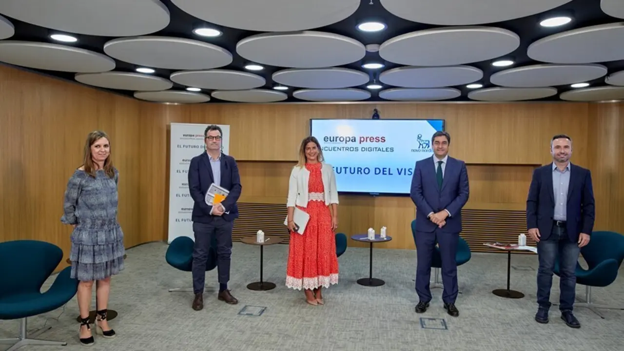 (I-D) La redactora jefe de Sociedad de Europa Press, Mar&iacute;a Pin; el profesor Asociado de la Universidad Carlos III, y economista de la Salud, Jorge Mestre; la directora General de Inspecci&oacute;n Sanitaria de la Comunidad de Madrid, Elena Mantilla; el diputado 