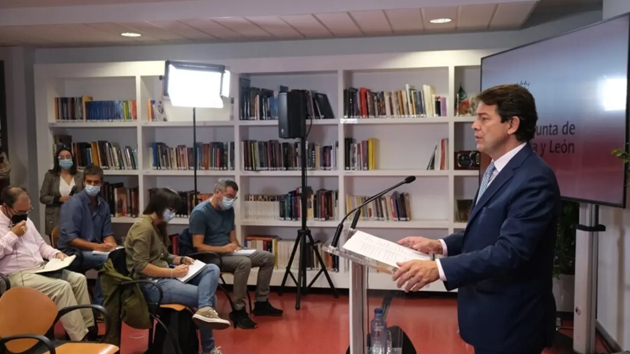 El presidente de la Junta atiende a los medios de comunicaci&oacute;n en Burgos