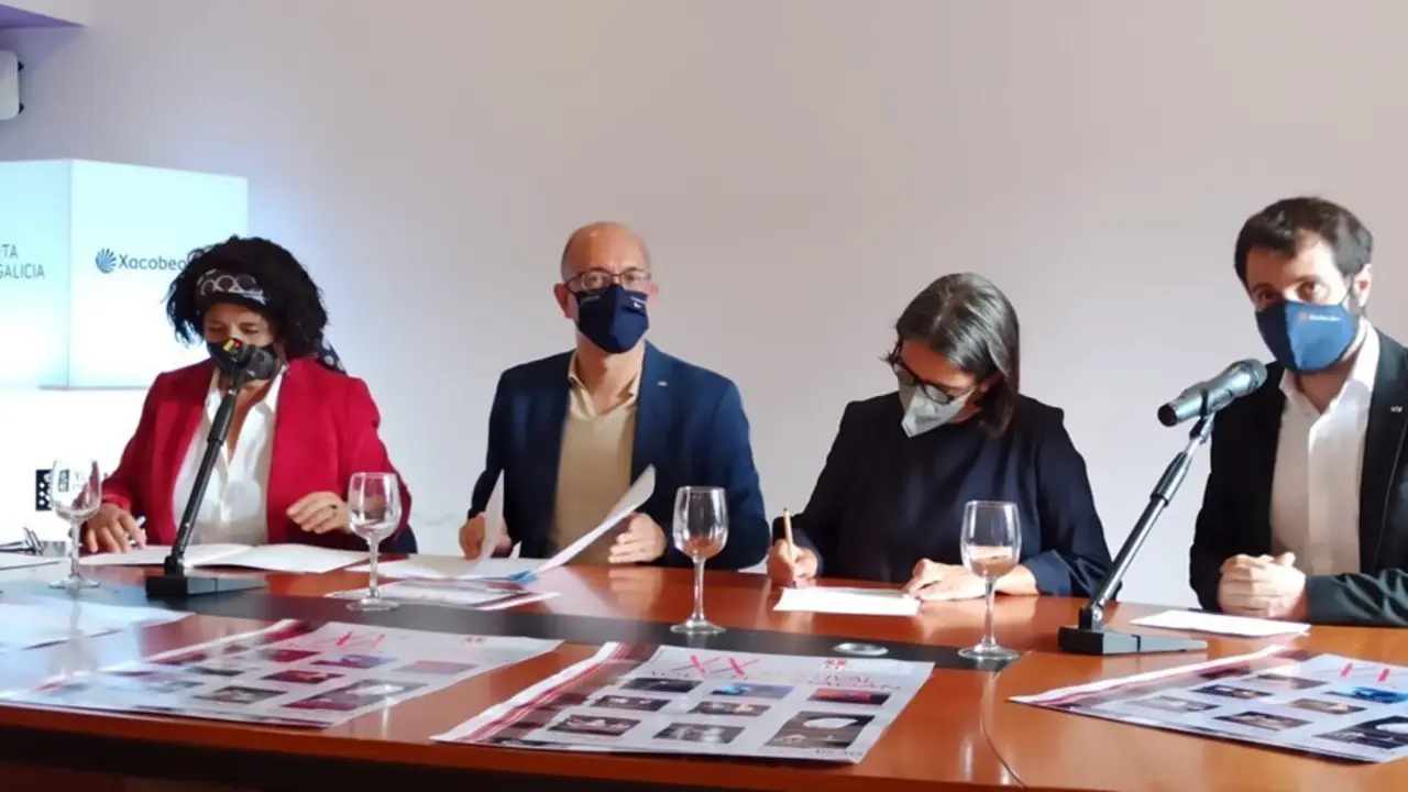 La presienta de Fegatea, Chelo Pampill&oacute;n; el secretario xeral de Cultura, Anxo Lorenzo; la edil de Cultura de Santiago, Mercedes Ros&oacute;n; y el director del CDG, Fran N&uacute;&ntilde;ez, en la rueda de presentaci&oacute;n del XX FEstival de Teatro Afeccionado Agust&iacute;n Mag&aacute;n
