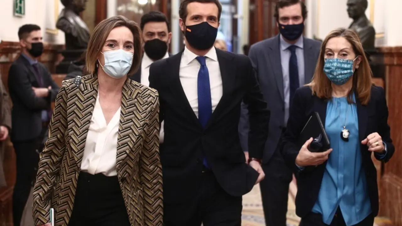 Archivo - La portavoz del PP en el Congreso de los Diputados, Cuca Gamarra; el l&iacute;der del PP, Pablo Casado; y la vicesecretaria de Pol&iacute;tica Social del PP, Ana Pastor, a su llegada a una sesi&oacute;n de Control al Gobierno en el Congreso de los Diputados.