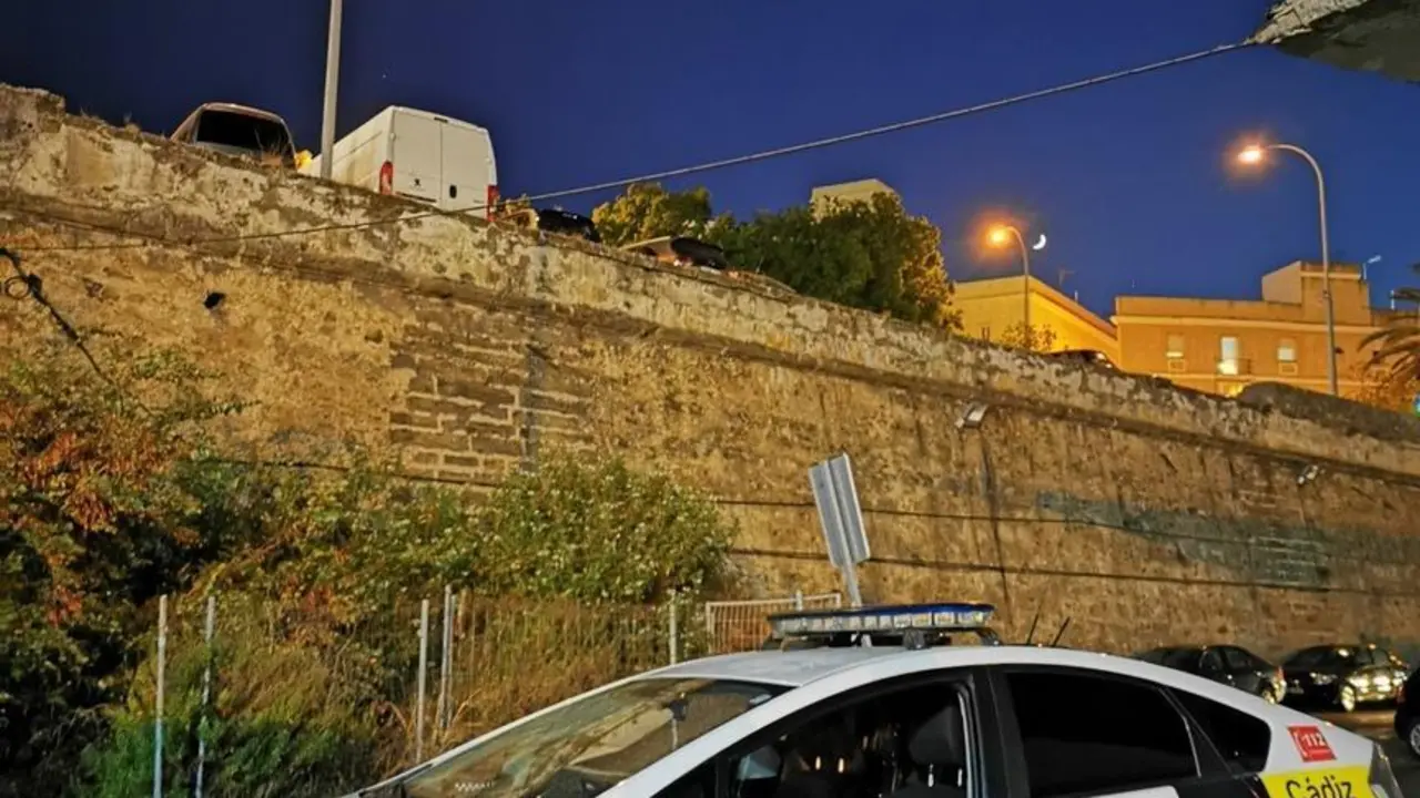 Veh&iacute;culo de la Polic&iacute;a Local de C&aacute;diz