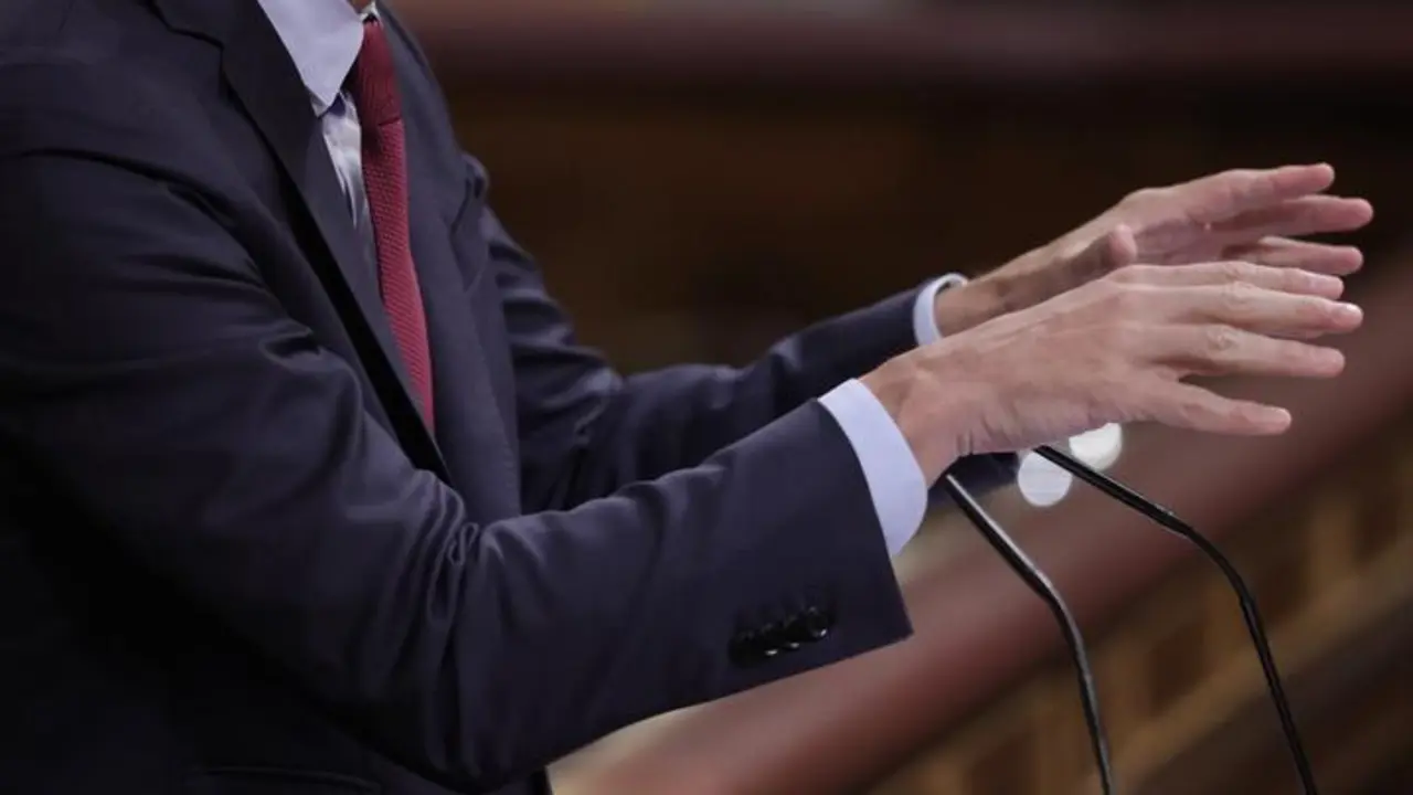 Archivo - El presidente del Gobierno, Pedro S&aacute;nchez, interviene en una sesi&oacute;n de control al Gobierno en el Congreso 