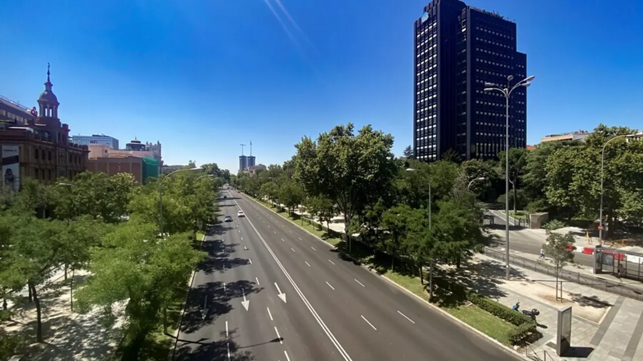 Archivo - El Paseo de la Castellana, a 30 de julio de 2021, en Madrid.