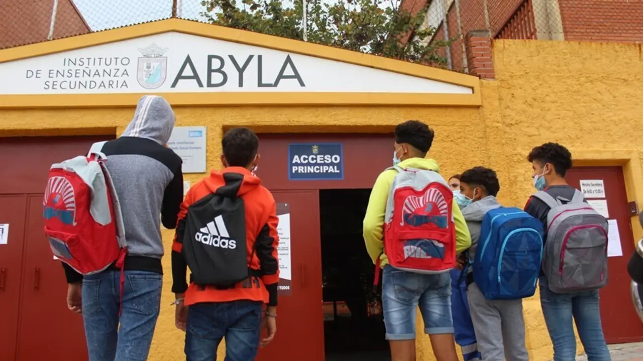 Los menores migrantes en su primer d&iacute;a de clase