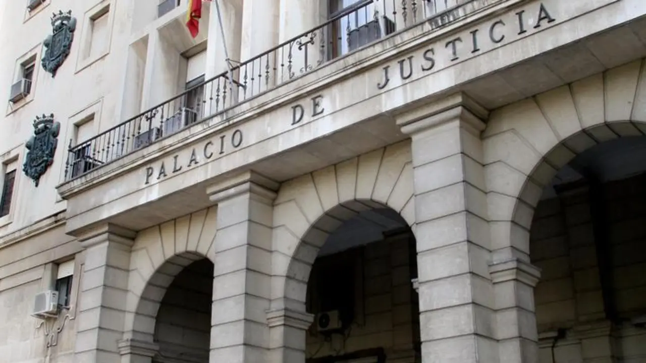 Archivo - Exteriores de la Audiencia Provincial de Sevilla