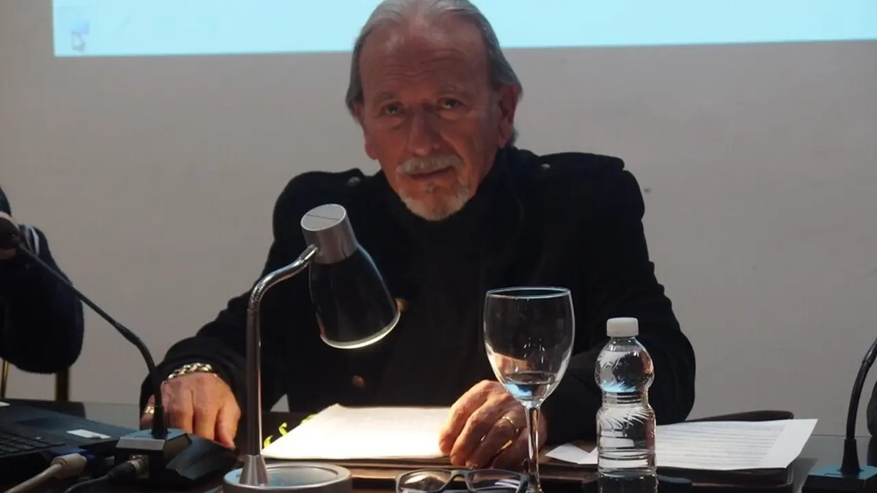 El pintor &Aacute;lex Alemany en una imagen de archivo durante una conferencia en el Ateneo Mercantil de Val&egrave;ncia