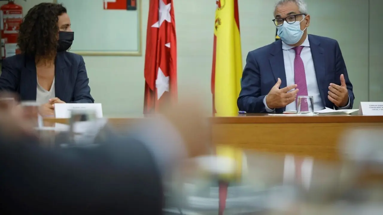 El consejero de Administraci&oacute;n Local y Digitalizaci&oacute;n del Ejecutivo auton&oacute;mico, Carlos Izquierdo, se re&uacute;ne con la junta directiva de Alastria