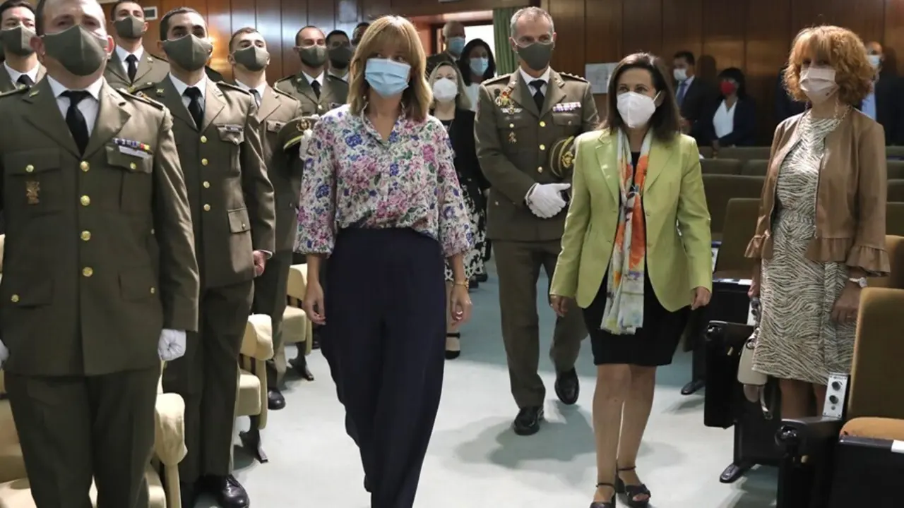 La ministra de Defensa Margarita Robles acompa&ntilde;ada por la ministra de Educaci&oacute;n y Formaci&oacute;n Profesional, Pilar Alegr&iacute;a inaugura el curso acad&eacute;mico 2021-2022 en la Academia de Infanter&iacute;a de Toledo.