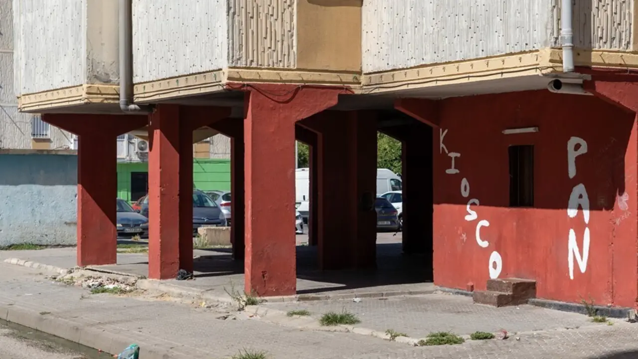 Im&aacute;genes del Pol&iacute;gono Sur de Sevilla, conocido popularmente como 'las tres mil vivienda'. Uno  de los barrios m&aacute;s pobre de Espa&ntilde;a a 02 de septiembre del 2021 en Sevilla, (Andaluc&iacute;a)