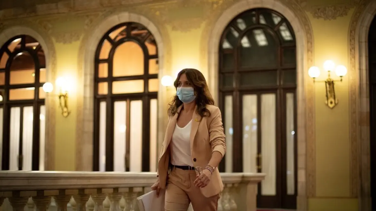 Imagen de archivo - La consellera de la Presidencia, Laura Vilagr&agrave;, se dirige a una sesi&oacute;n plenaria en el Parlament de Catalu&ntilde;a, a 29 de julio de 2021, en Barcelona, Catalunya, (Espa&ntilde;a). 