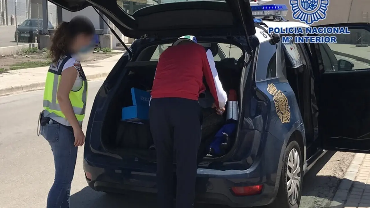 Polic&iacute;a Nacional detiene a cinco patrones de embarcaciones tipo patera que se intentaron ocultar entre las m&aacute;s de 200 personas llegadas a las costas murcianas