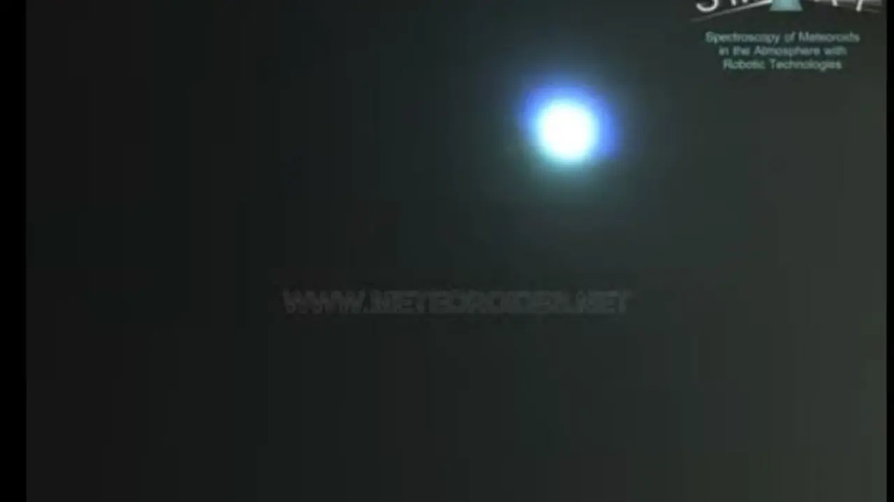 Archivo - Bola de fuego cruzando el cielo nocturno del sur de Espa&ntilde;a que ha sido grabada por los detectores que el proyecto SMART tiene en diferentes puntos de la Pen&iacute;nsula.