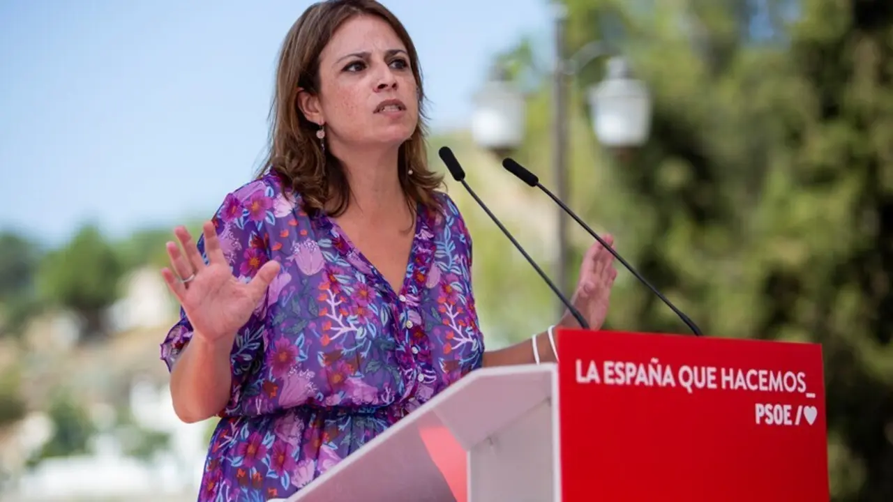 La vicesecretaria general del PSOE y portavoz en el Congreso, Adriana Lastra, durante  su intervenci&oacute;n en el acto de homenaje del PSOE a Federico Garc&iacute;a Lorca, en La Chumbera. A 18 de agosto de 2021, en Granada (Andaluc&iacute;a, Espa&ntilde;a).
