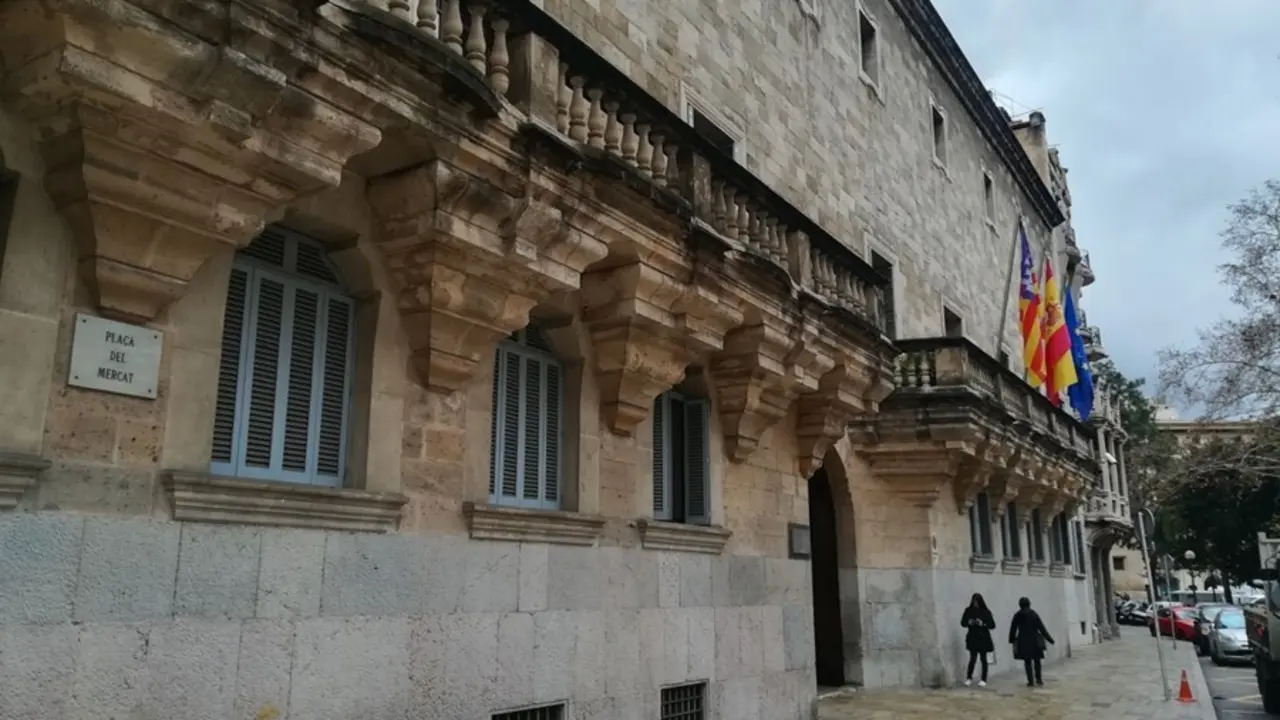 Archivo - Fachada de la Audiencia y el TSJIB.