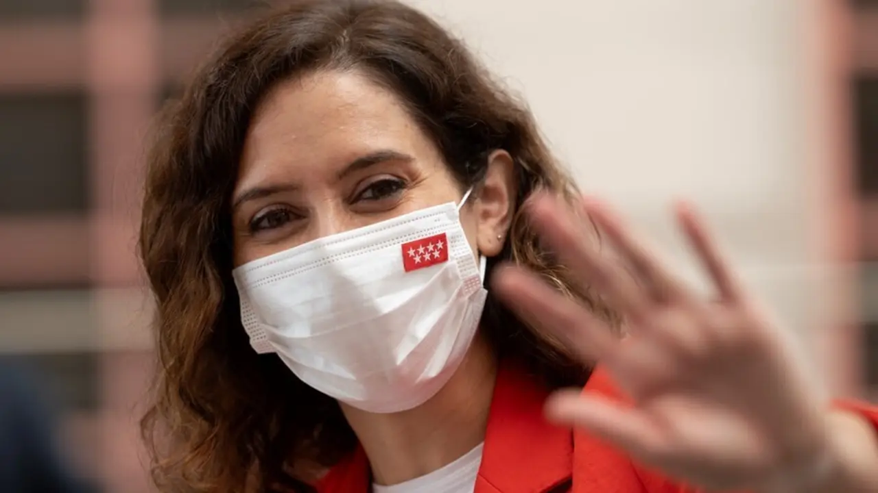 La presidenta de la Comunidad de Madrid, Isabel D&iacute;az Ayuso, sale de la sede de IBM Espa&ntilde;a tras acudir a la jornada &lsquo;Computaci&oacute;n responsable: hacia una era tecnol&oacute;gica&rsquo;, en Madrid, a 15 de septiembre de 2021, en Madrid (Espa&ntilde;a). 