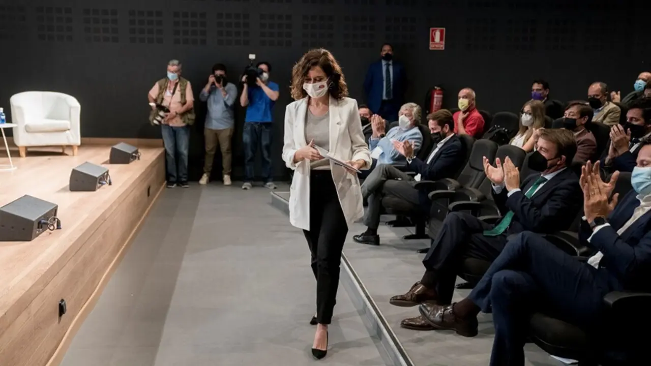 La presidenta de la Comunidad de Madrid, Isabel D&iacute;az Ayuso, en la inauguraci&oacute;n de la Jornada Nuevo-Nuevo Periodismo
