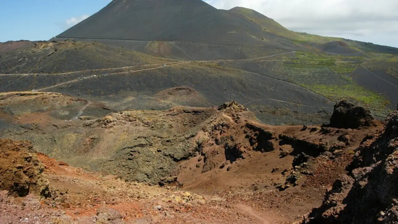 Archivo - Vista general de Cumbre Vieja, una zona al sur de la isla que podr&iacute;a verse afectada por una posible erupci&oacute;n volc&aacute;nica