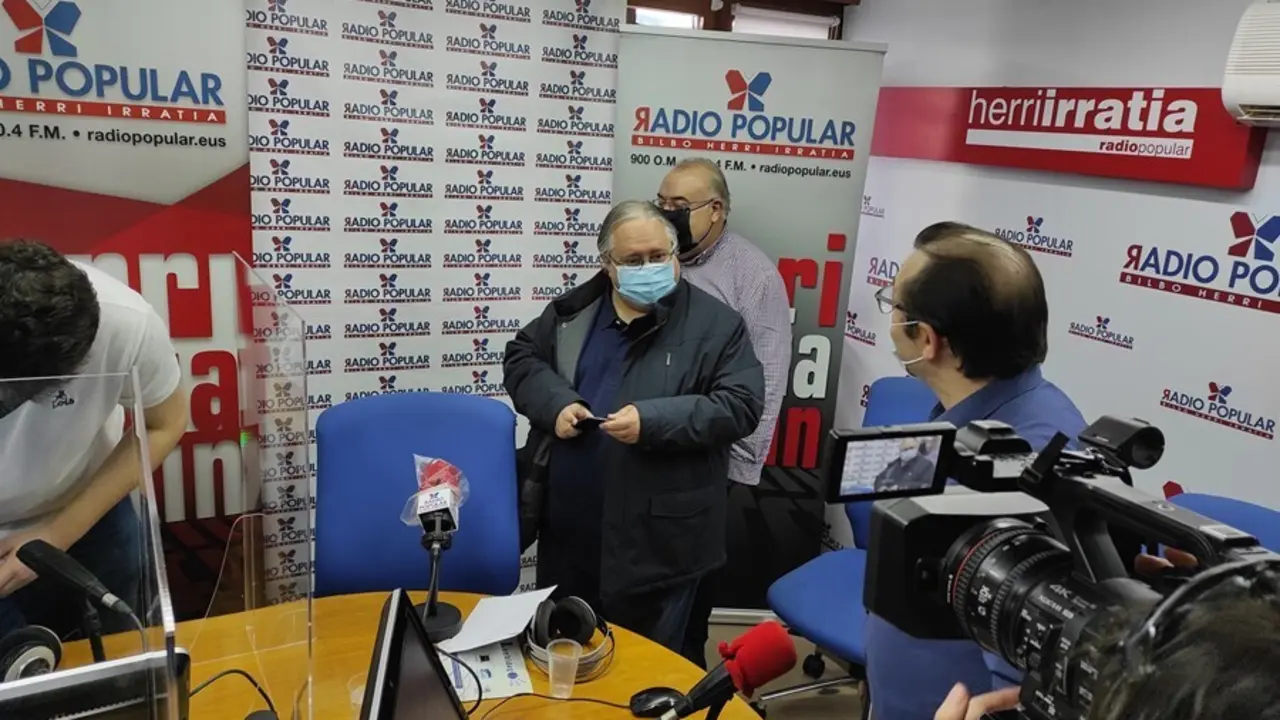 Archivo - El juez del TSJPV, Luis Garrido, en una tertulia radiof&oacute;nica