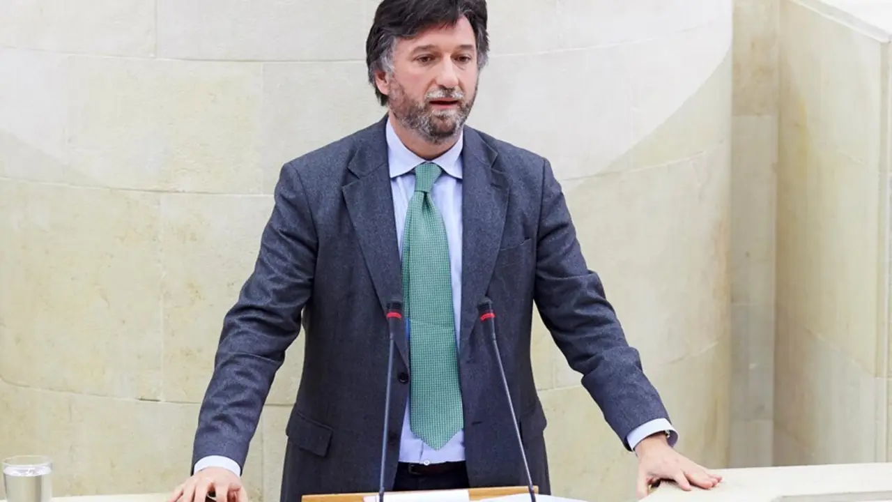 Archivo - El portavoz de Vox en el Parlamento de Cantabria, Cristobal Palacio