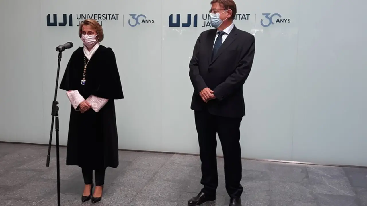 Ximo Puig junto a la rectora de la UJI, Eva Alc&oacute;n