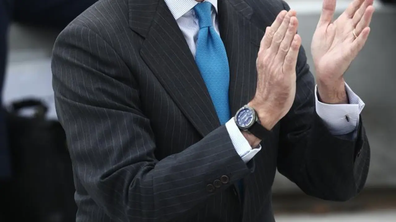 Archivo - El Rey Felipe VI, aplaude durante la inauguraci&oacute;n del nuevo campus de Airbus, a 15 de abril de 2021, en Getafe, Madrid, (Espa&ntilde;a)
