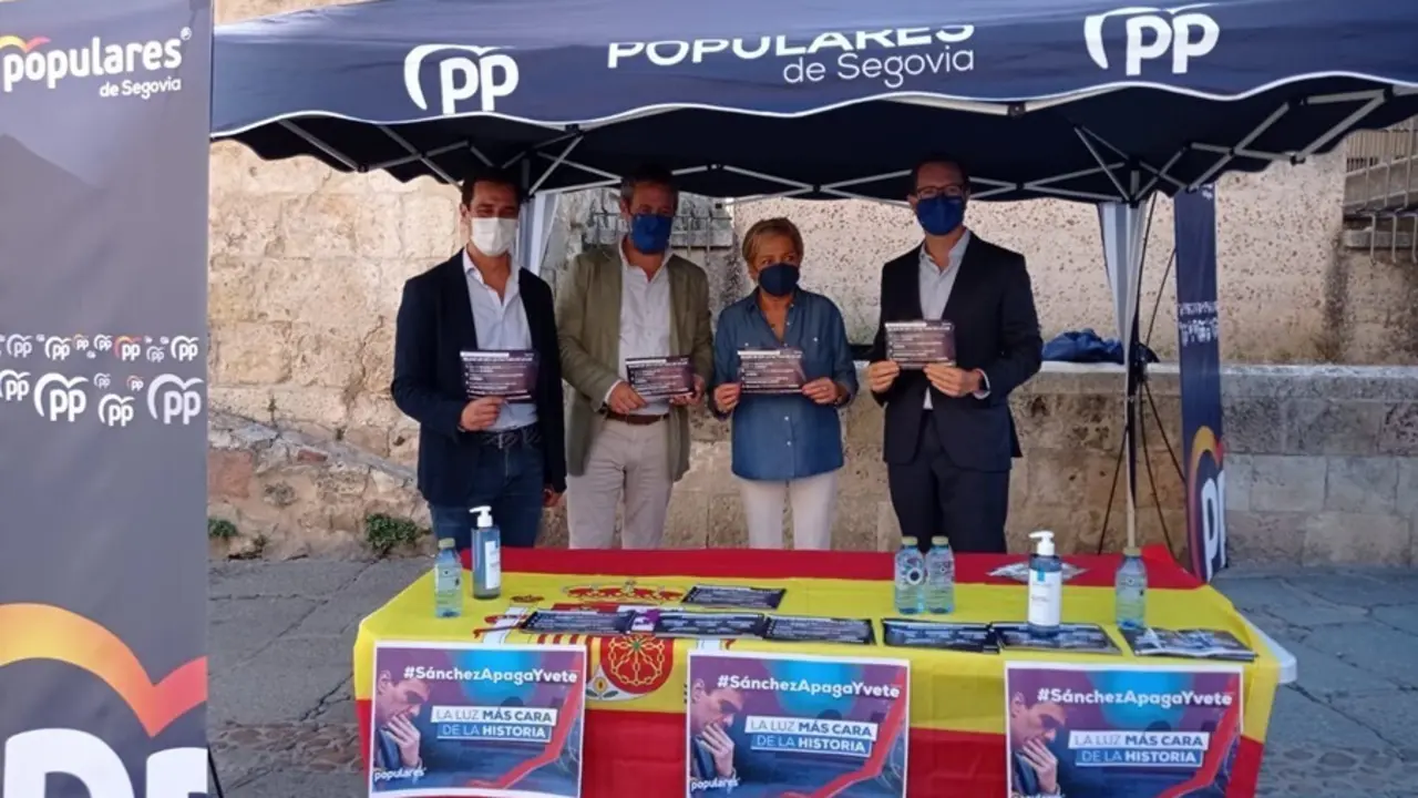 Maroto y De Olano presentan la campa&ntilde;a contra la subida de la luz.