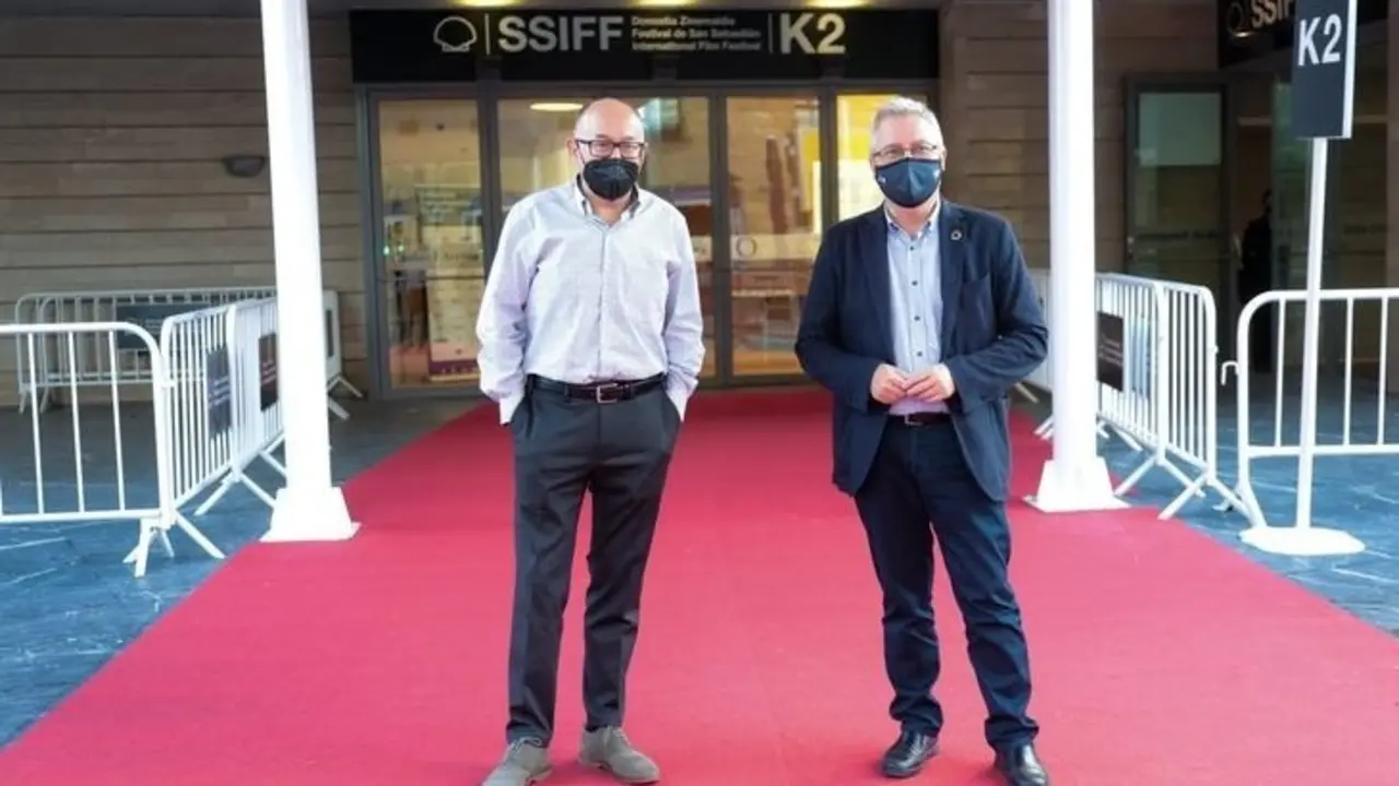 El director del Zinemaldia, Jos&eacute; Luis Rebordinos, y el diputado de Medio Ambiente, Jos&eacute; Ignacio Asensio