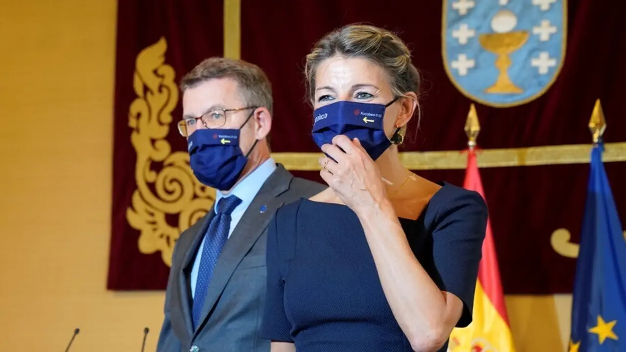 El presidente de la Xunta, Alberto N&uacute;&ntilde;ez Feij&oacute;o, y la vicepresidenta segunda del Gobierno y ministra de Trabajo, Yolanda D&iacute;az, responde a los medios tras una reuni&oacute;n entre ambos, a 17 de septiembre de 2021, en Santiago de Compostela.