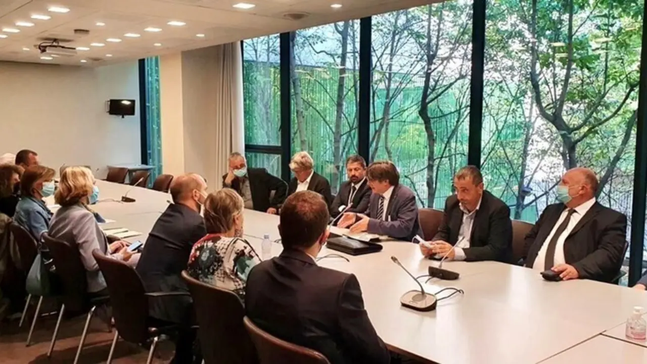 Reuni&oacute;n del expte. Carles Puigdemont con diputados y senadores en la Asamblea Nacional francesa