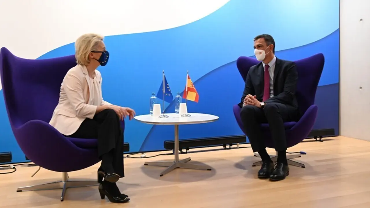 El presidente del Gobierno, Pedro S&aacute;nchez, se re&uacute;ne con la presidenta de la Comisi&oacute;n Europea, Ursula Von der Leyen