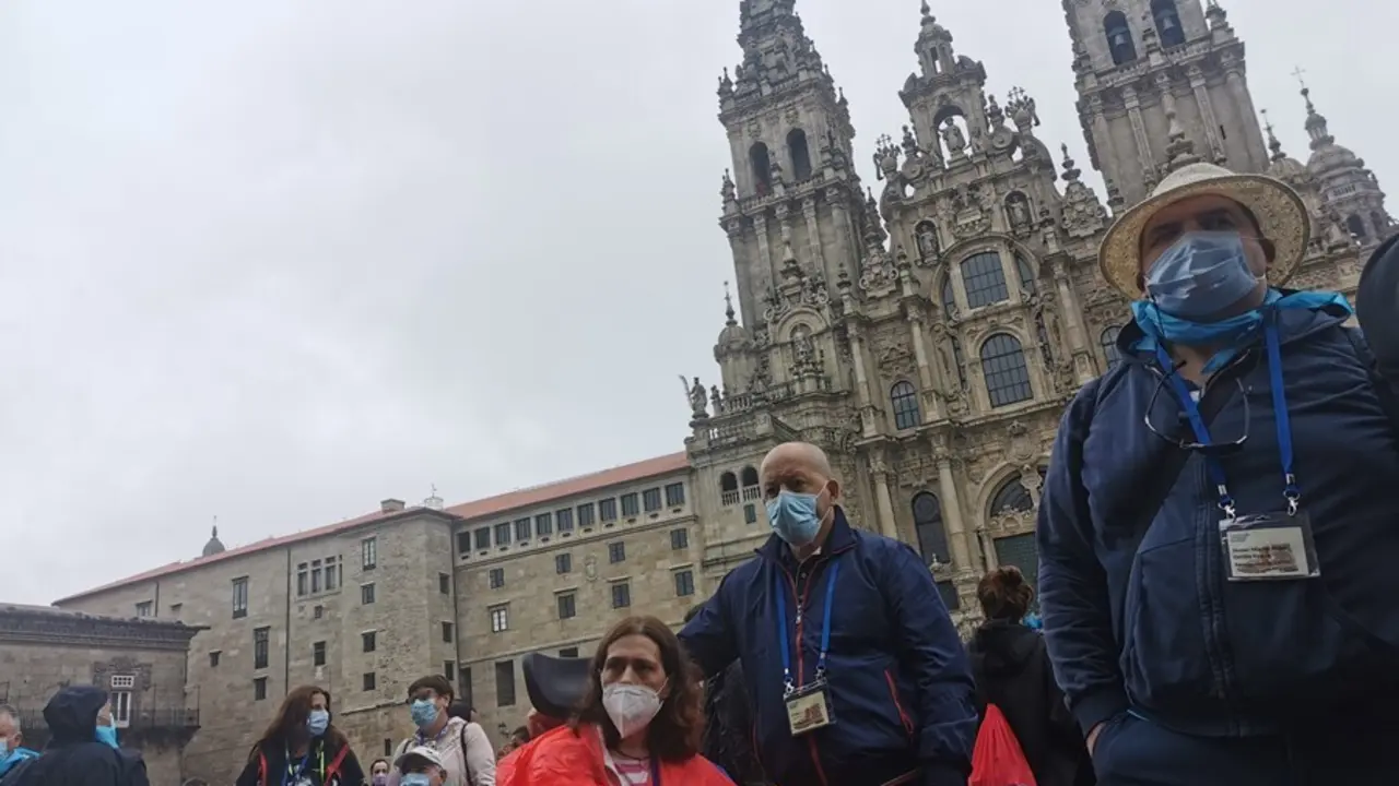 Participantes en el recorrido del &uacute;ltimo tramo del Camino de Santiago convocado por la Federaci&oacute;n Galega de Dano Cerebral (Fegadace).