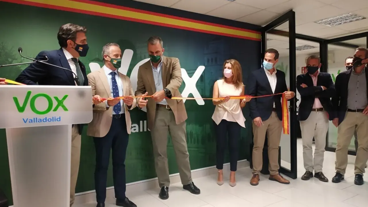 Javier Ortega Smith, duante la inauguraci&oacute;n de la sede de VOX en Valladolid.